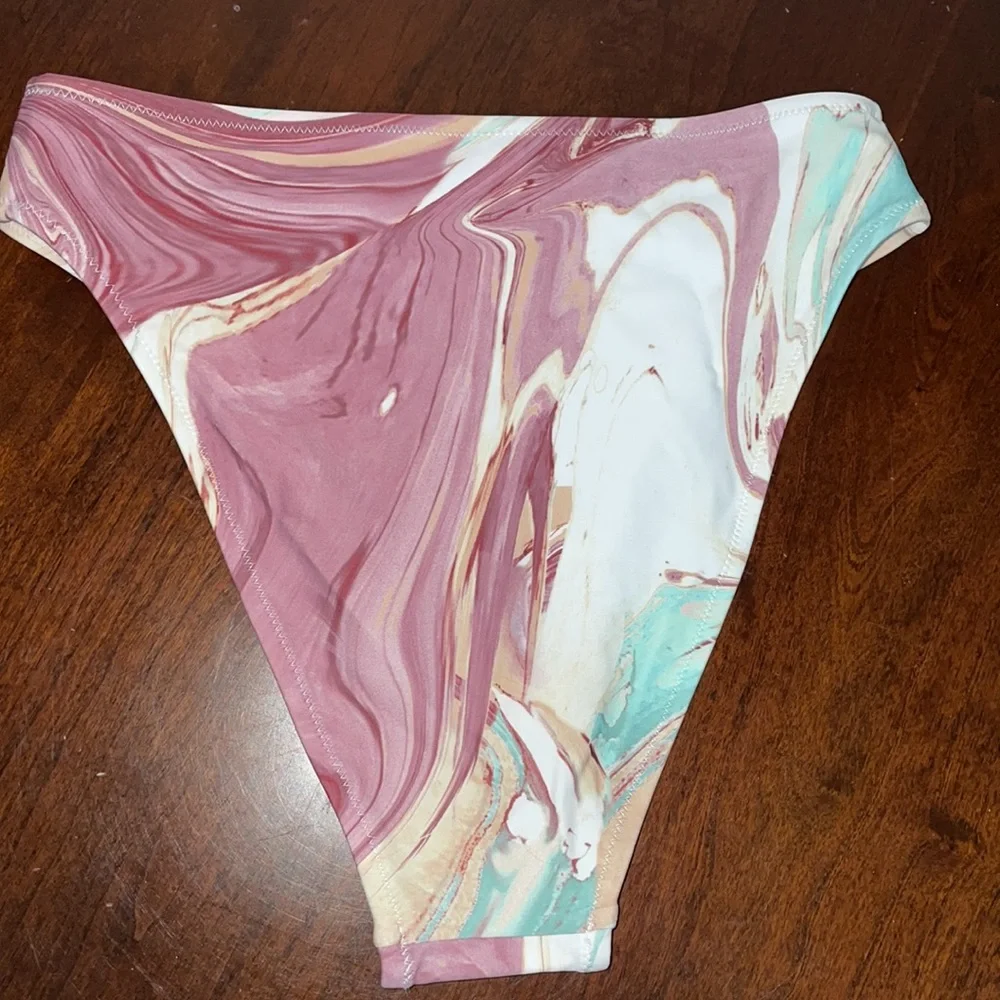 ๐ Cupshe Marble Bikini Bottom - Picture 7 of 17